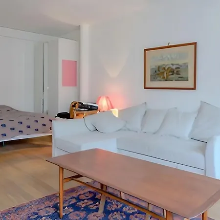 Comfortable Cocoon With Balcony Apartment *