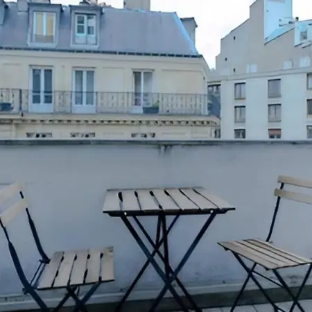 Comfortable Cocoon With Balcony Apartment *