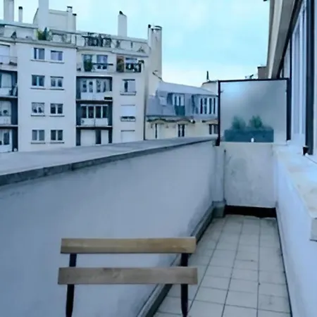 Comfortable Cocoon With Balcony Apartment